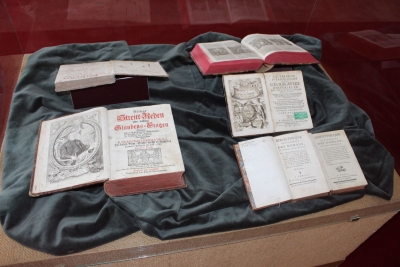Foto: knihy z  knižnice grófa Samuela Dessewffyho