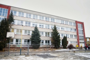 Základná škola Važecká má aj nové okná
